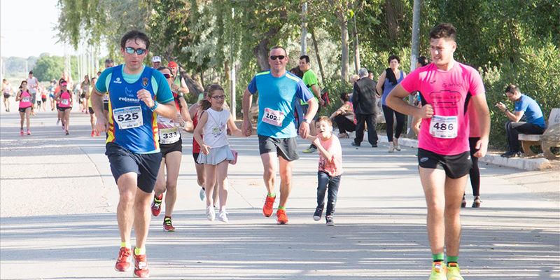 Saúl Ordoño y María Jesús Algarra conquistan Quintanar del Rey dentro del circuito de carreras de la Diputación