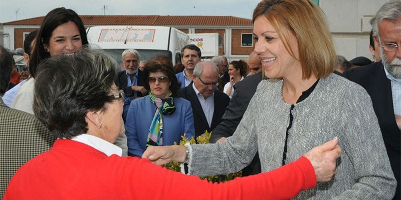 Cospedal pide a Page que no haga promesas que incumplan la Ley y devuelva la extra a los funcionarios