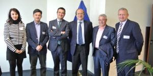 El consejero de Agricultura, Medio Ambiente y Desarrollo Rural, Francisco Martínez Arroyo, mantiene una reunión con el director general de Medio Ambiente en Europa