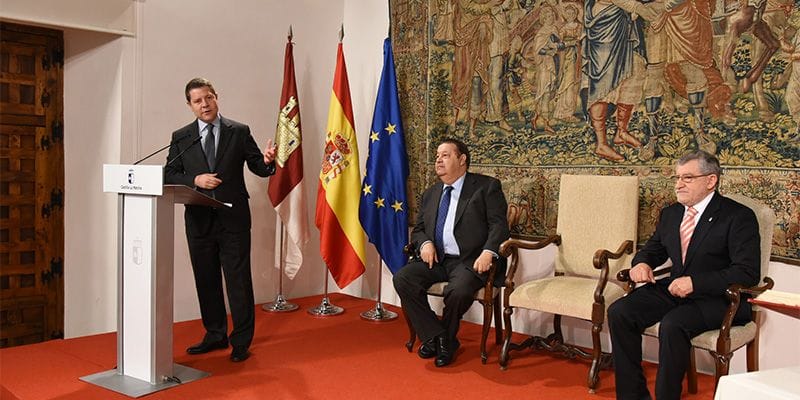 Page anuncia que no despedirá a ningún trabajador por las 35 horas y Riolobos le pide soluciones legales