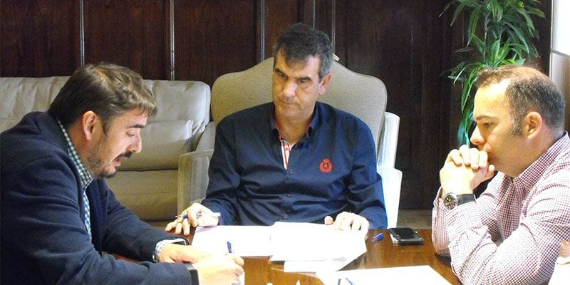 Román ofrece al alcalde de Marchamalo la posibilidad de que la localidad se reincorpore al servicio de transporte de Guadalajara