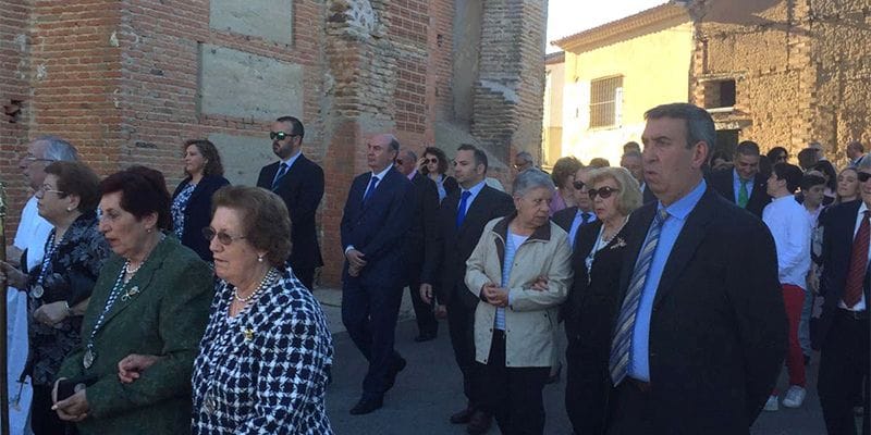 Latre asiste en Usanos a la tradicional procesión de las Fiestas Patronales