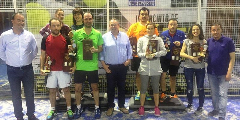Dieciocho parejas se dan cita en el IV Torneo de Pádel Villa de Iniesta