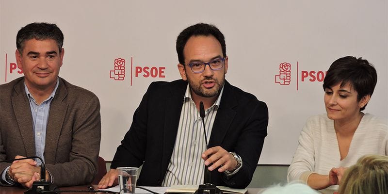 Hernando pide que la «coalición de Iglesias explique para qué van a utilizar sus votos»