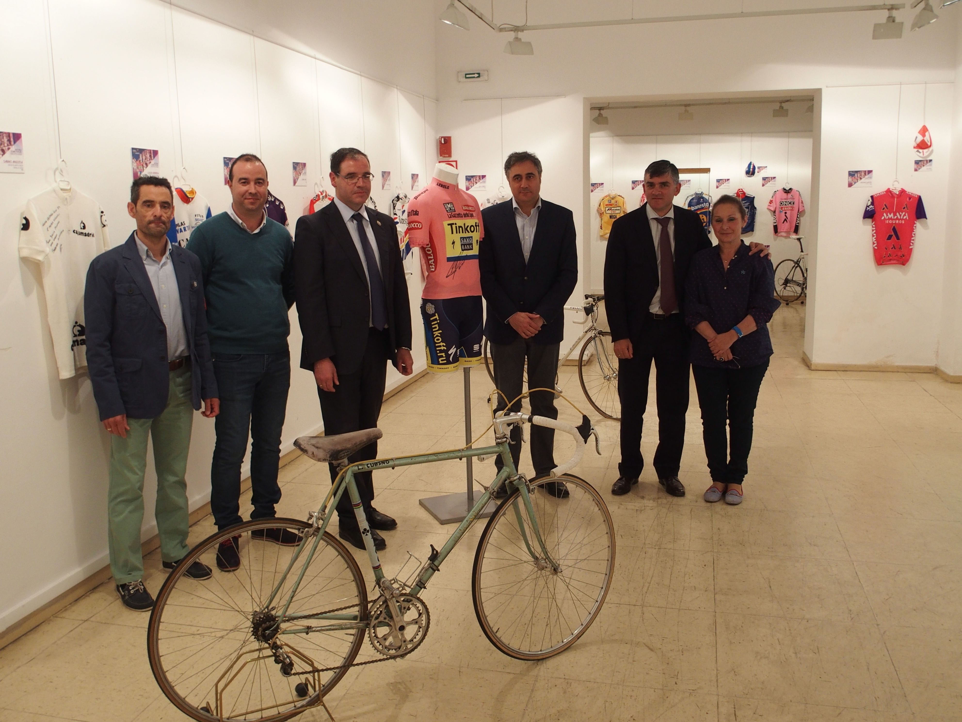El Centro Cultural Aguirre alberga la exposición «Historia sobre Ruedas» como anticipo de la VI Marcha Alberto Contador