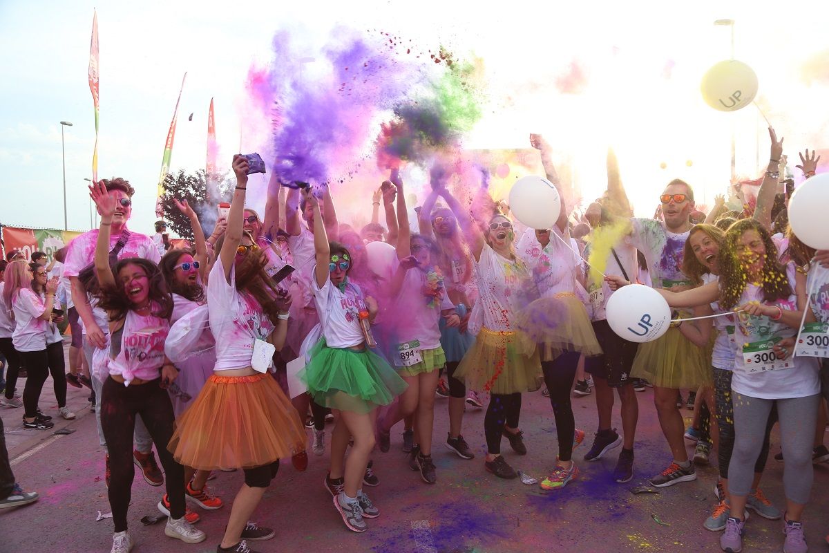 Más de 7.000 participantes corrieron y bailaron al ritmo de la Holi Run Day & Night
