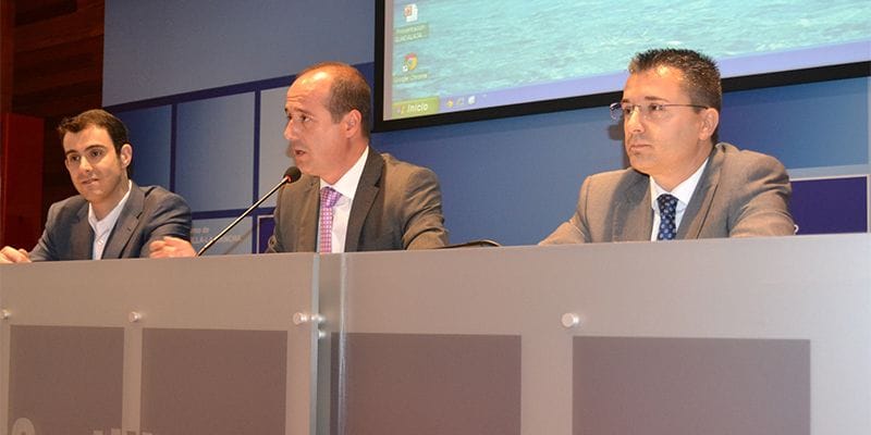 Rojo anima a los empresarios de Guadalajara a utilizar los incentivos a la contratación ofrecidos por el Gobierno regional