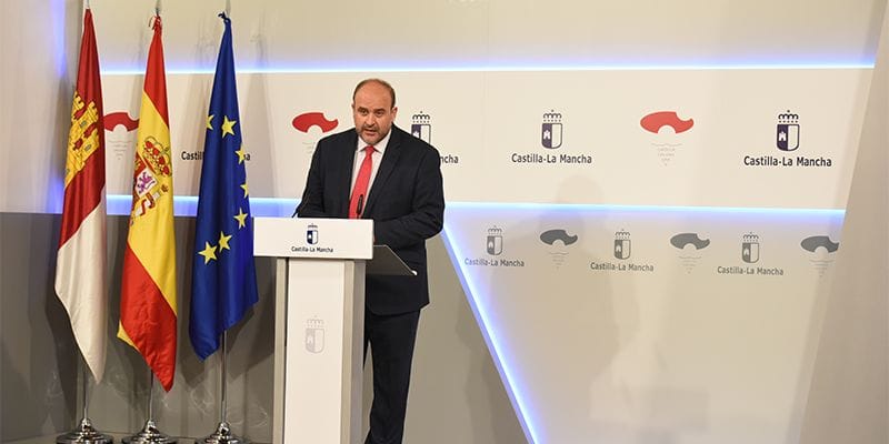 Gregorio Marañón y la fotógrafa Cristina García Rodero, Medallas de Oro de Castilla-La Mancha