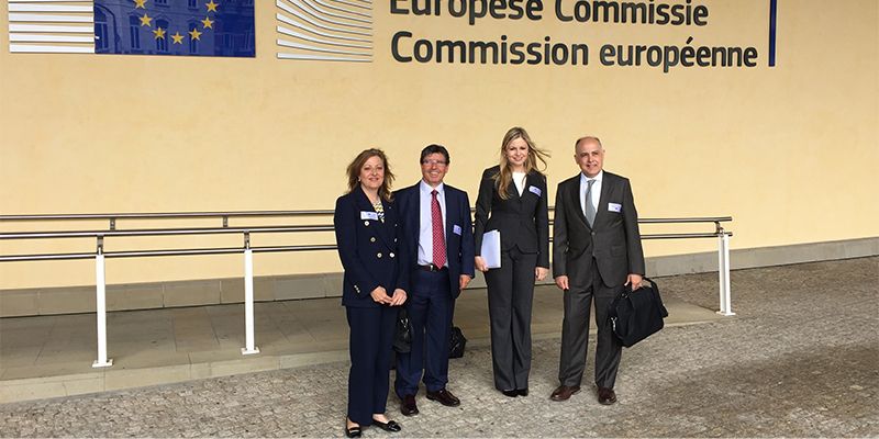 De la Cruz se queja en Bruselas de la lentitud en el ritmo del despliegue de la desalación en España