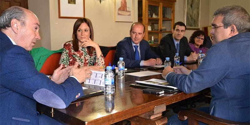 La directora general de Turismo visita Sigüenza para avanzar en los detalles de la instalación de la exposición ‘Atempora’