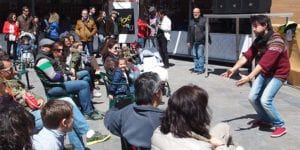 la plaza mayor de cuenca vuelve a ser un escenario constante de diversion en la feria del libro