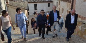 La viceconsejera de Educación participa en el nombramiento de Luis Alberto de Cuenca como ‘Arcipreste del año’