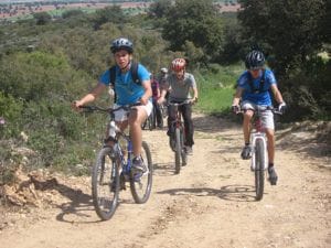 los jovenes conquenses aprenden btt en el parque arqueologico de segobriga