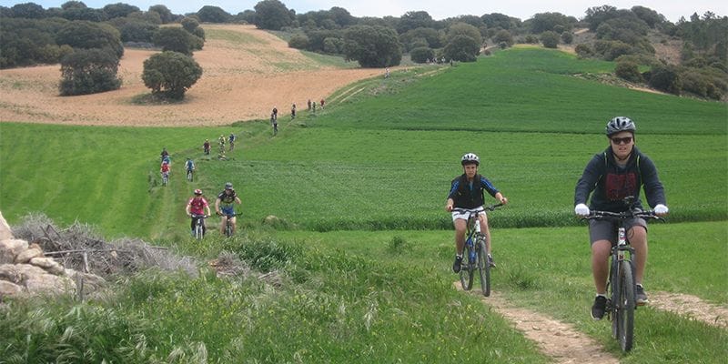 Los jóvenes de Cuenca aprenden BTT en el parque arqueológico de Segóbriga