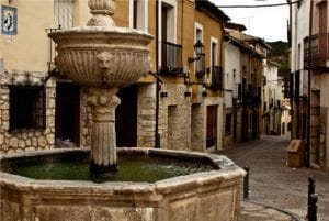 plaza y fuente de los cuatro caños pastrana