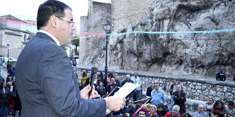 Un sincero pregón de Benjamín Prieto marca el inicio de las Fiestas del Santísimo Cristo del Amparo