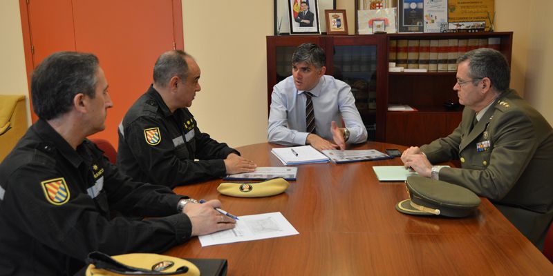 Godoy ofrece la colaboración de la Junta a la UME para realizar un ejercicio de extinción de incendios en Priego