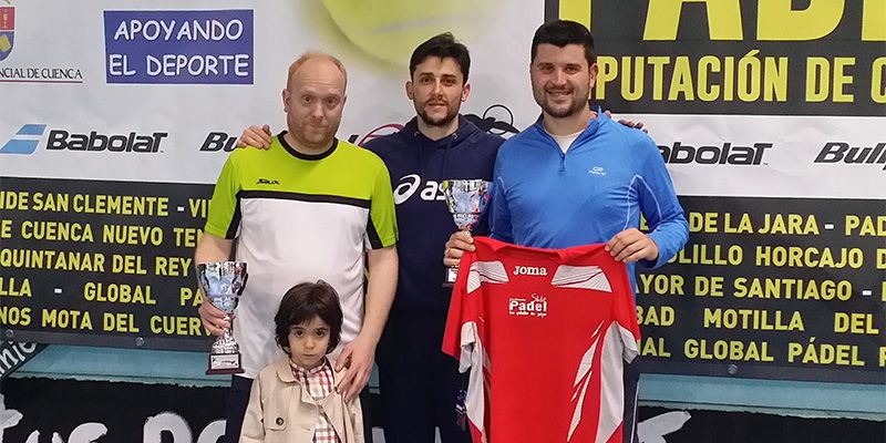 Un total de 27 parejas toman parte en el inicio del circuito de pádel «Diputación de Cuenca» en San Clemente