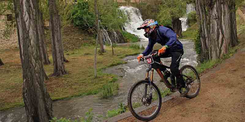 El entorno verde de Trillo añade espectacularidad al II Enduro MTB