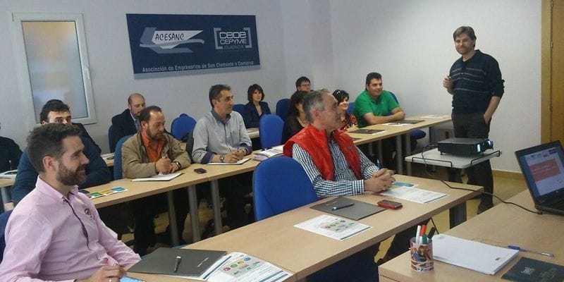 Empresarios de San Clemente conocen las claves para vender más en internet