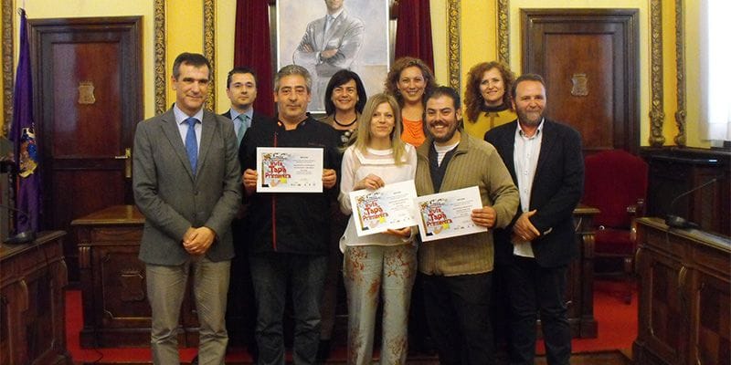 Román entrega los premios de la XIII edición de la Ruta de la Tapa de Primavera 2016