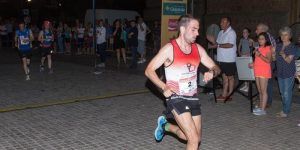 Un total de 424 corredores se dan cita en la carrera nocturna de San Clemente 2 1º LLEGANDO A META