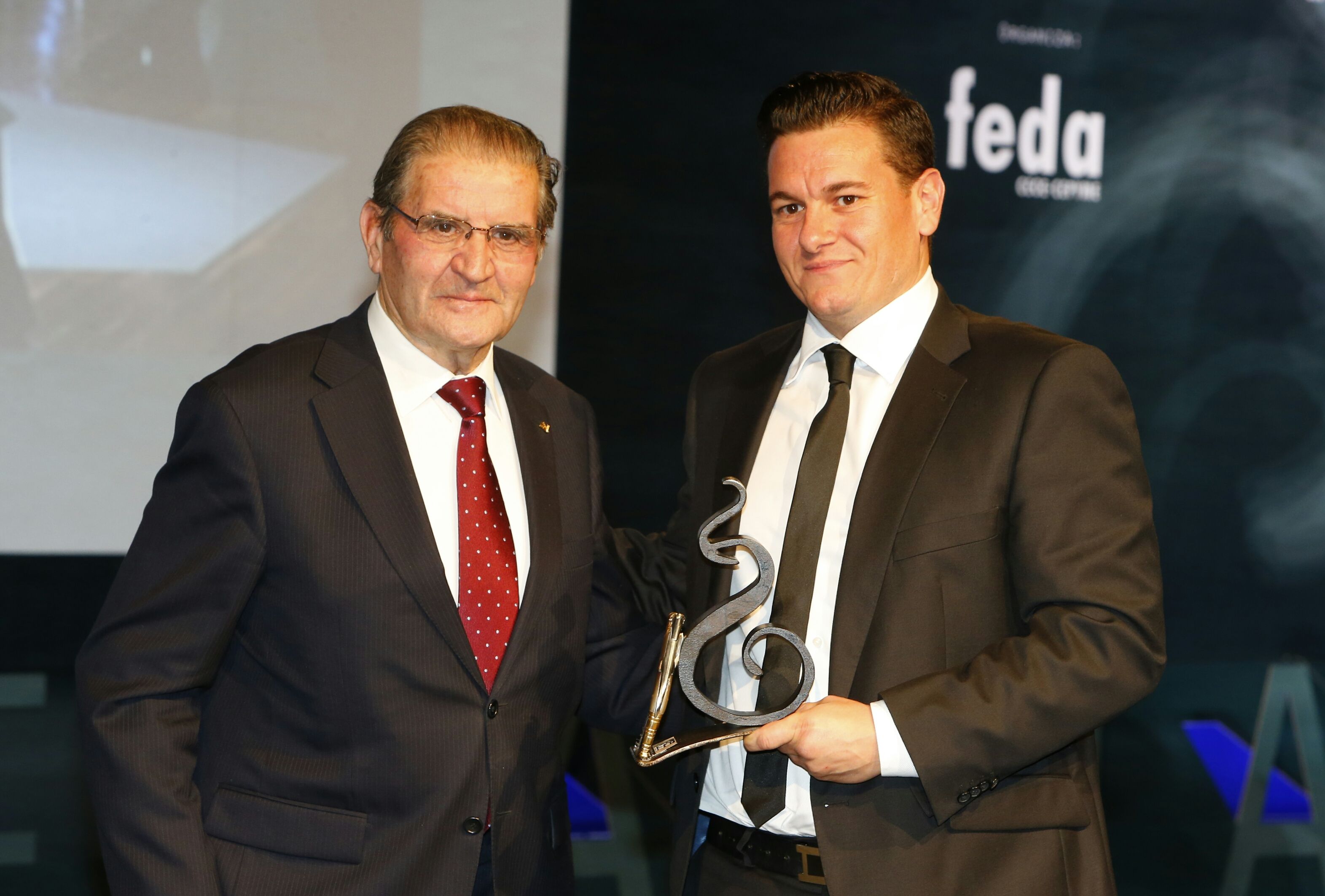 Caja Rural CLM entrega el Premio Joven Empresario en la XVII Edición de los ‘Premios Empresariales San Juan 2016’ 3 Caja Rural CLM entrega el Premio Joven Empresario en la XVII Edición de los ‘Premios Empresariales San Juan 2016’