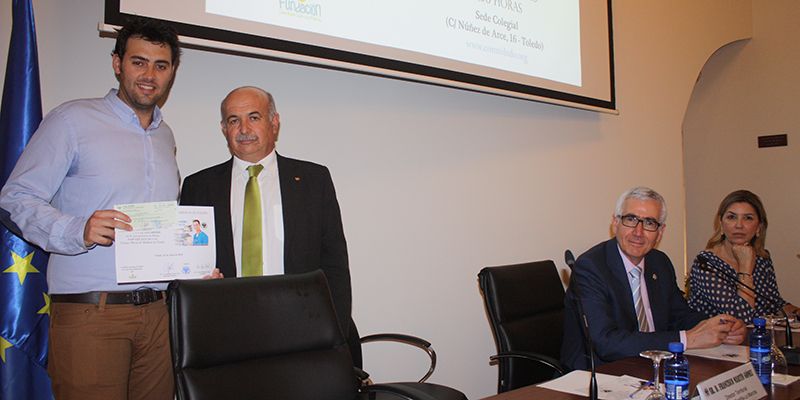 La Fundación Caja Rural Castilla-La Mancha entrega una beca MIR del Colegio de Médicos de Toledo
