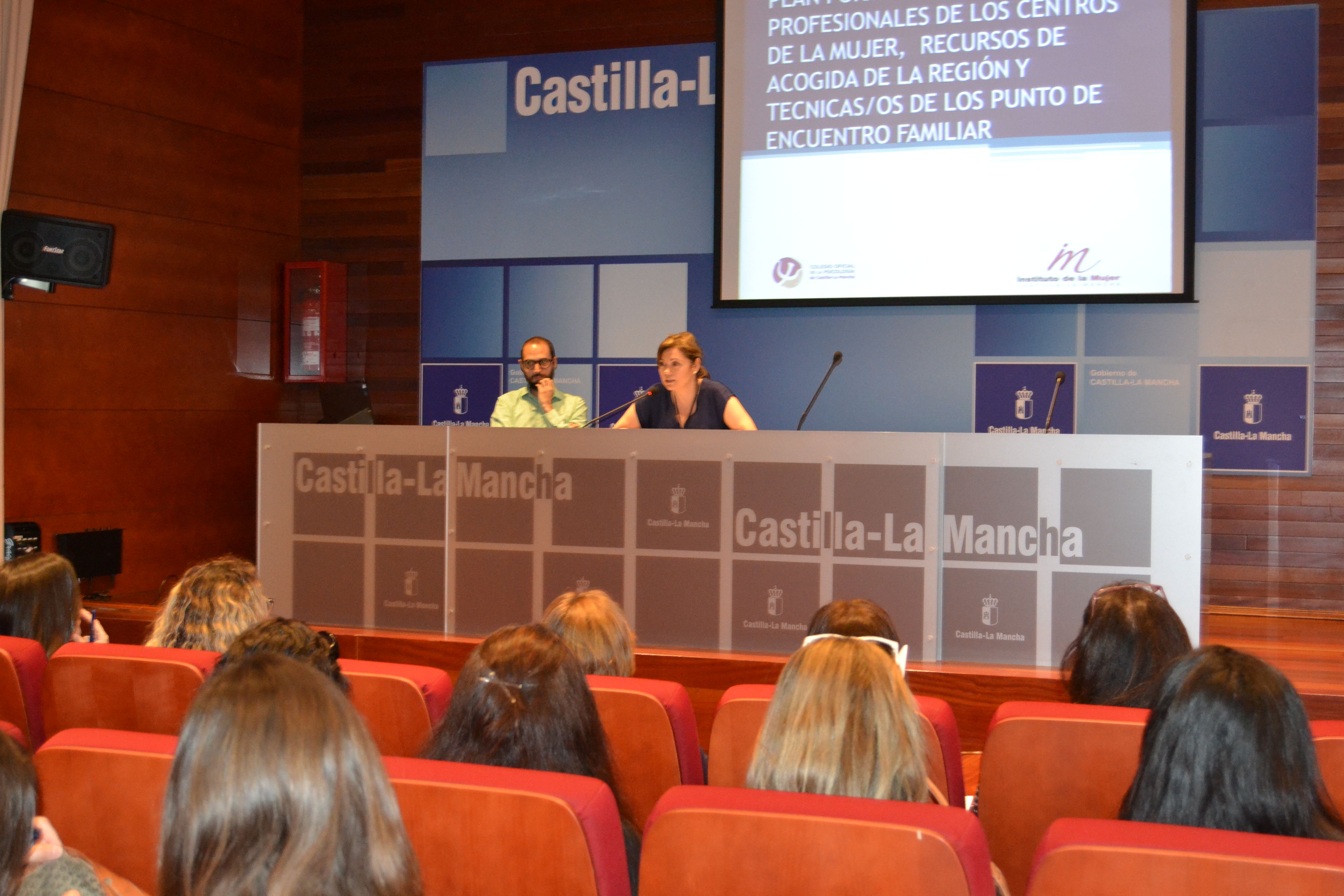 La Junta forma a profesionales en asistencia psicológica a menores víctimas de violencia de género 3 La Junta forma a profesionales en asistencia psicológica a menores víctimas de violencia de género