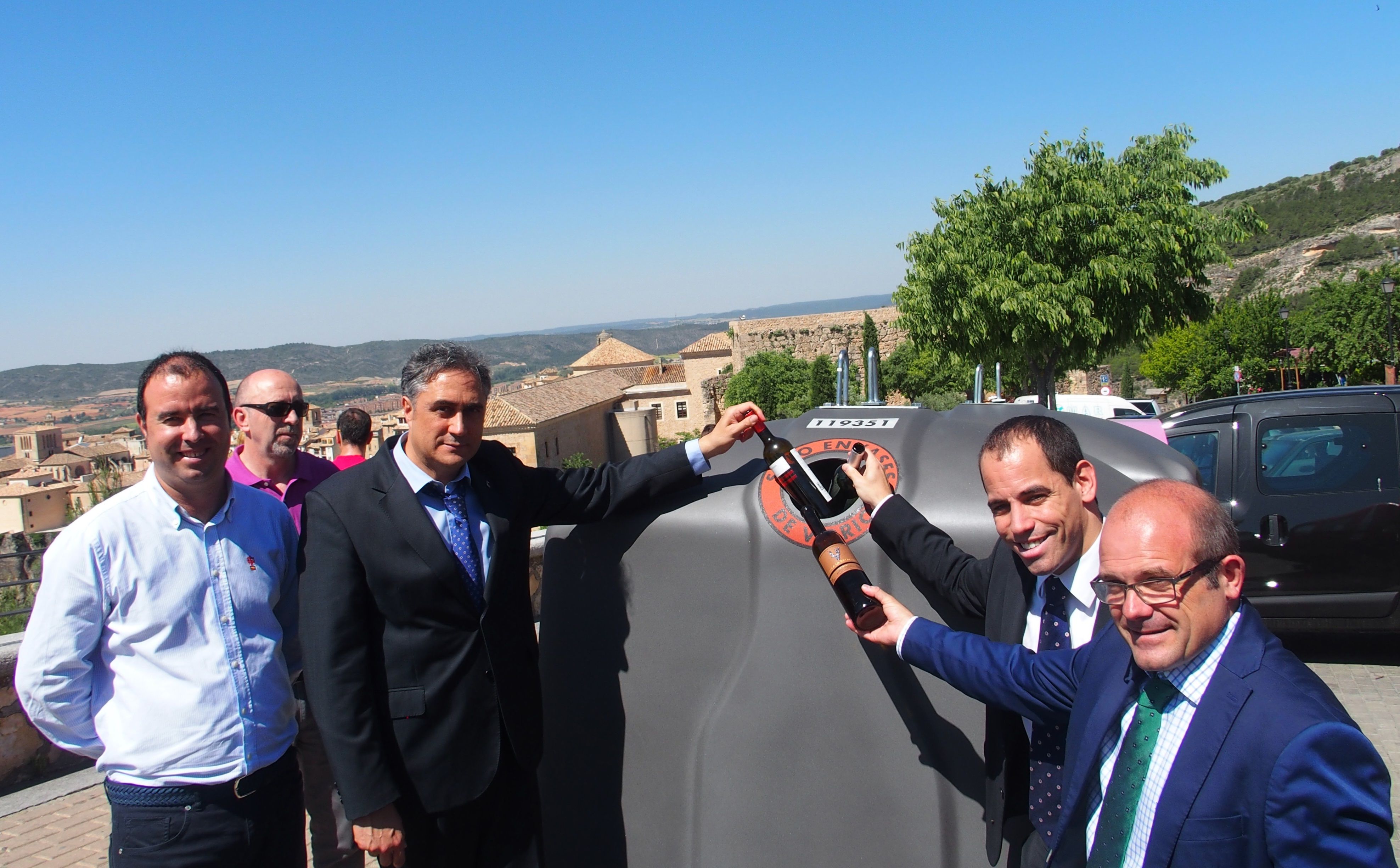 El Ayuntamiento de Cuenca instala 25 nuevos contenedores de reciclado de vidrio en el Casco Antiguo