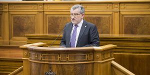 El consejero de Educación, Cultura y Deportes de Castilla-La Mancha, Ángel Felpeto, comparece en las Cortes regionales