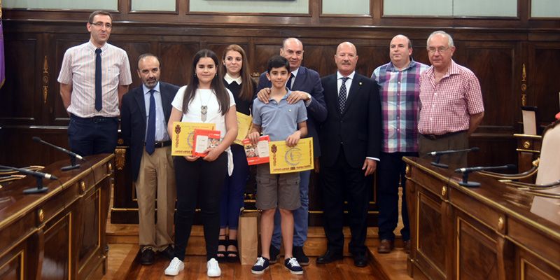 Latre felicita a los alumnos ganadores del concurso de redacción escolar ‘Cela, siempre en La Alcarria’ 1 foto diputacion 1 concurso escolar cela siempre en la alcarria