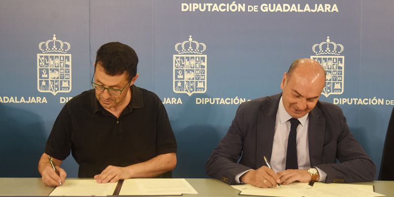 La Diputación colabora con la celebración del Festival Medieval de Hita que se celebra el próximo sábado 2 de julio 1 foto diputacion firma convenio festival medieval hita 1