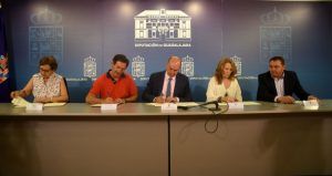 Foto Diputacion - Firma convenios sociales 28.06.16