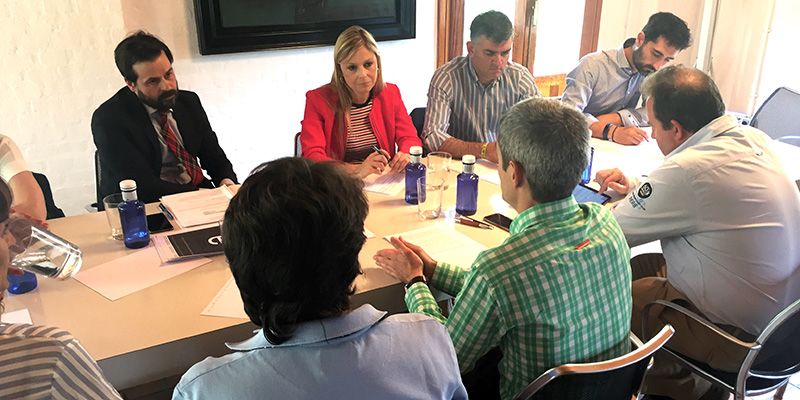 De la Cruz trata con los arquitectos de Cuenca la reforma de la LOTAU