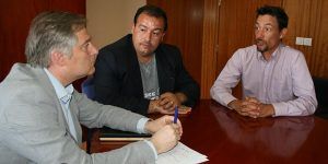 Francisco Cañizares mantiene una reunión con representantes de dos entidades que pertenecen a la Plataforma en defensa de la Pesca, 060616