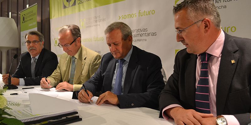 Globalcaja y Cooperativas Agroalimentarias renuevan su compromiso en apoyo del sector
