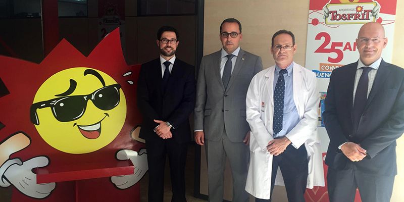 El director general de Globalcaja, Pedro Palacios, visita Tostfrit en Manzanares
