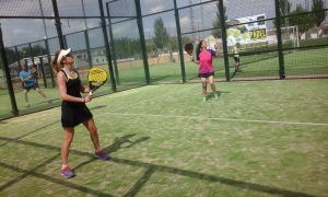 26 parejas compiten en en el III Torneo de pádel de Villanueva de la Jara 3 JUEGO 2