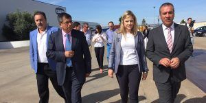 La consejera de Fomento, Elena de la Cruz, visita la planta de la empresa EL CIDACOS, enLa Puebla de Montalbán.