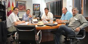 la junta recibe y apoya a la plataforma en defensa de la pesca