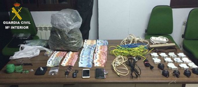 Dos detenidos en Uceda tras desmantelar un punto de venta de marihuana