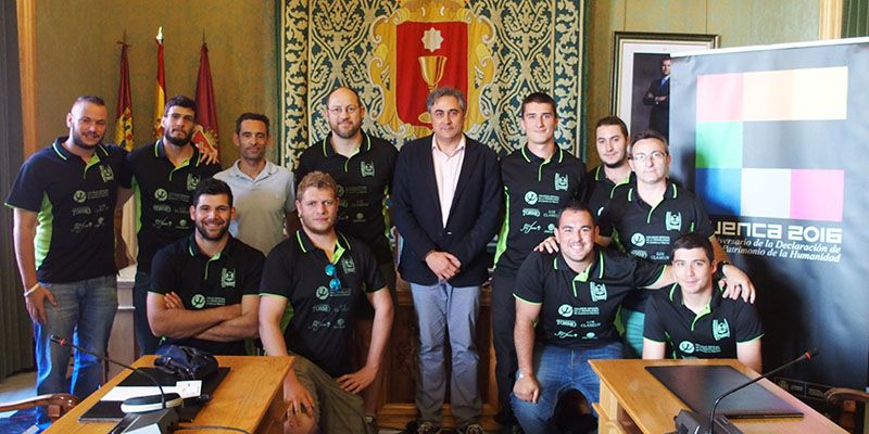 Mariscal recibe al ‘Club Rugby A Palos’ para felicitar al equipo por su reciente ascenso a 2ª Territorial de la FRVC