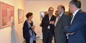 Martínez Guijarro asiste a la inauguración de la exposición “Las huellas del Quijote”