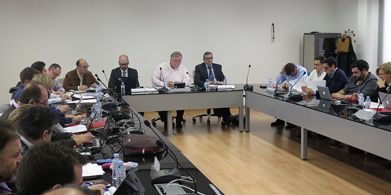 Más de 68.000 empleados de la Junta cobran en mayo un 25% de la paga extraordinaria