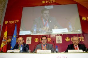 Prieto anuncia treinta actuaciones de recuperación de patrimonio por valor de 5 millones de euros 2 MesaFrontalSimposioHueteNota