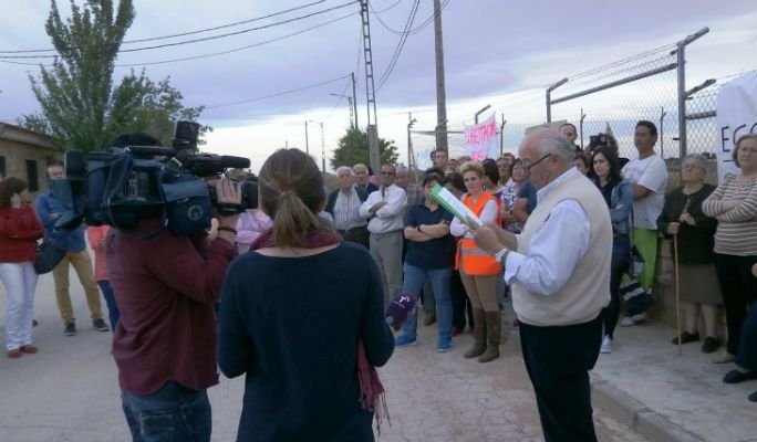 Vecinos de El Pedernoso piden a Iberdrola que aleje de las viviendas una subestación eléctrica