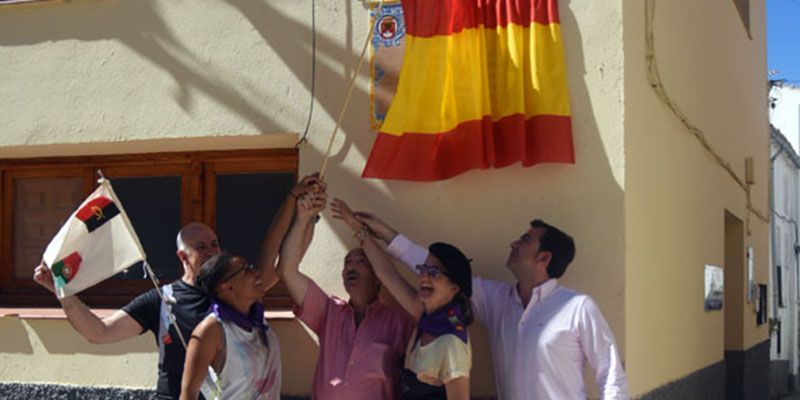 Los nuevos viajeros a la Alcarria llegan a Sacedón a lomos de un burro emulando a Cela en su viaje a la Alcarria 1 placa en casasana