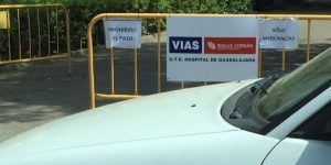 Hospital de Guadalajara. acceso cerrado, caos  aparcamiento