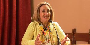 Silvia Valmaña hoy en Molina de Aragón durante un debate organizado por la plataforma de comunicación Mto 85